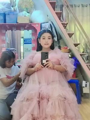 A post by @zun_thiri_maung on TikTok caption: ဗိုက်ဗိုက်#trend #fypပေါ်ရောက်စမ်း #trending #tiktok #performance #fyp #foryoupage #fypシ゚viral #trendingvideo #tiktokuni #fyppppppppppppppppppppppp #trendingtoday #peace 