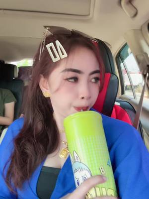 A post by @ahlinda58 on TikTok caption: អត់ដឹងអីទេ😂