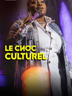 A post by @montreuxcomedy on TikTok caption: @sarahll1 est habituée au choc culturel 😂🐭 Retrouve son sketch en intégralité sur notre chaîne Youtube. ✨ #Humour #StandUp #MontreuxComedy #PetiteSouris #ChocCulturel #Culture #Cameroun