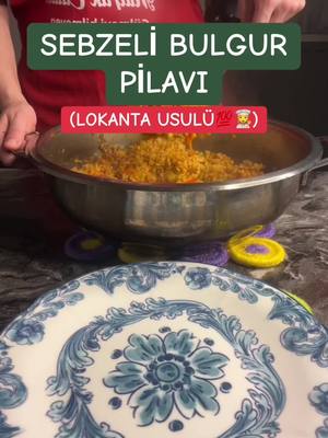 A post by @mutfakcadisi14 on TikTok caption: #sebzelibulgurpilavı #meyhanepilavı #lokanta 💯👩‍🍳BU SAYFA ‼️TAM ÖLÇÜ REÇETE PAYLAŞIR ⚠️ #gülmeyibilmeyendükkanaçmasın ❤️⬇️ REÇETE ✅⬇️ .1 adet kuru soğan  .1 adet kabak .1 adet havuç  .1 adet kapya biber  .1 adet patlıcan .3 diş sarımsak  .7 yemek kaşığı zeytinyağı .1,5 yemek kaşığı domates salçası  .2 su bardağı bulgur .1’er çay kaşığı  TUZ-PULBİBER .1/2’şar çay kaşığı  KARABİBER-ZENCEFİL-ZERDEÇAL .1’er tatlı kaşığı  NANE-KEKİK .4 su bardağı kaynar su .1 yemek kaşığı tereyağı  PİŞİRME TARİFİ 🔥 .KAVURMA İŞLEMLERİ ORTA ATEŞTE .PİŞİRME İŞLEMİ KISIK ATEŞTE  TENCERE KAPAĞI TAM KAPALI ‼️ .SUYUNU ÇEKENE KADAR ⚠️ .TAKRİBİ 20 DAKİKA⏰ SUYUNU ÇEKİNCE ⚠️ BULGURU KARIŞTIRIP DEMLEMEYE ALALIM ✅ 10 dakika⏰demlensin  AYNI GÜN TÜKETİLMESİ ÖNERİLİR ‼️ BUZDOLABINA SOĞUDUKTAN SONRA KALDIRILIR‼️ YİYECEĞİNİZ KADARINI ISITIN ‼️ BUZDOLABI ÖMRÜ 2 GÜN ⚠️ TEŞEKKÜRLER 🥰 #mutfakcadısı #dürüstlüközgürlüktür☝️ 