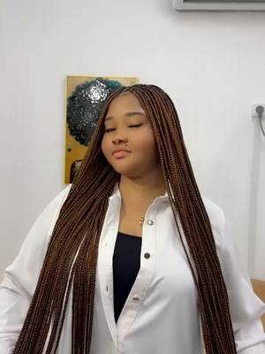 A post by @iam__loly on TikTok caption: Oulala 😍😍 #065723047 #gabon🇬🇦 #pourtoi #coiffure #tiktokgabon🇬🇦💯🇬🇦👌😍❤️ #tresses #bell 