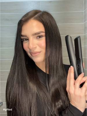 A post by @beevastarella8 on TikTok caption: La mia piega super liscia e luminosa Grazie a @ghditalia #ghdplatinumplus #saldighd 