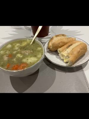 A post by @_._e.m_._ on TikTok caption: Can’t beat a Dublin Coddle on a cold winters day 🥶 😋 how do you make yours 🤔 #fyp #coddle #irish 