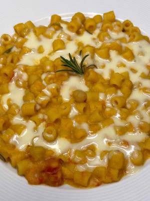 A post by @rafael.nistor on TikTok caption: pasta with chickpeas