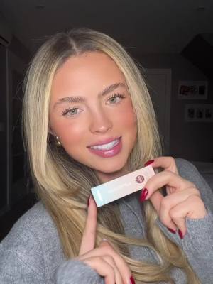 A post by @sacheubeautyusa on TikTok caption: The perfect lip topper… 😍👑❤️ #sacheubeauty #lipcombo #liplinerstayn #staynpower #sacheu #lipelixir 