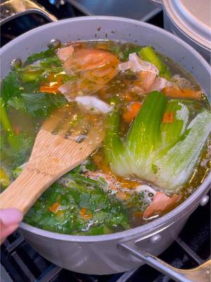 A post by @dinnerplus on TikTok caption: HOMEMADE CHICKEN STOCK • • #dinnerplus #scotlouie #food #foodie #cooking #dining #foodblog #lifestyle #tutorial  #organic #tasty #comfortfood #cookingvideos #recipes #FYP #myrecipe #Ideeënvoorhetavondeten #KitchenHacks #chickenstock 