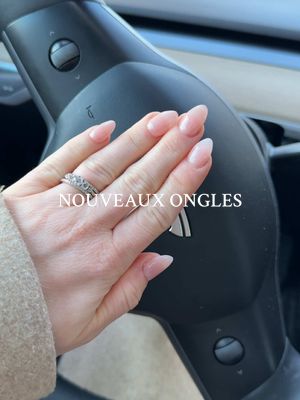 A post by @sarah_lauzon on TikTok caption: Nouveaux ongles 💅🏻😍😍👌🏼✨ ma nouvelle couleur préférée!!!! #nail #nails #newnails 