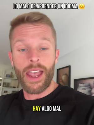 A post by @zacmorriss_ on TikTok caption: Lo malo de aprender un idioma #argentina #ingles #español #colombia 