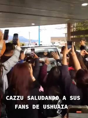 A post by @cazzuglobal on TikTok caption: Cazzu saludando a sus fans en el Hospital Regional Ushuaia  #cazzu #cazzuoficial 