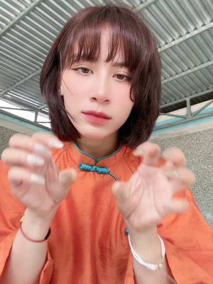 A post by @tin_nguyen_9 on TikTok caption: Nhạc khoe nail 😂#tinnguyen #lightontv 