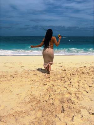 A post by @lovely.nyy on TikTok caption: take me back 😩 #fyp #foryou #viral #vaca #vacation #cruise #bahamas #bahamas🇧🇸 #nassau #island #islandgirl 🌺🥥