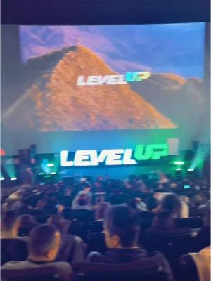 A post by @rebeccasolisfresi on TikTok caption: @Level UP Escuela De Negocios #reiniciatunegocio 