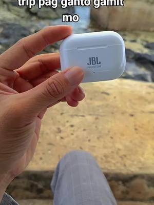 A post by @mehpreseeeettt on TikTok caption: soliddd #trending #jbl #earbuds #fypシ 