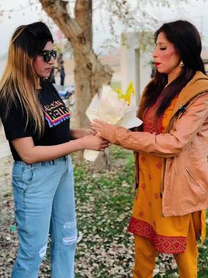 A post by @malikabubaker on TikTok caption: Tu bataye kis say Phool lo #tiktoksuspense #tiktokstory 