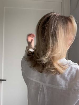 A post by @nattid on TikTok caption: I betalt samarbete med @byveirahaircare Om du vill få bort dina gula toner i håret är detta perfekt för dig ! Upplever mitt hår som nytt & friskt 🤎🦢