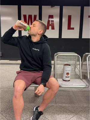 A post by @foodspring on TikTok caption: Und wie nutzt ihr unerwartete Pausen so? 🤪 #workout 