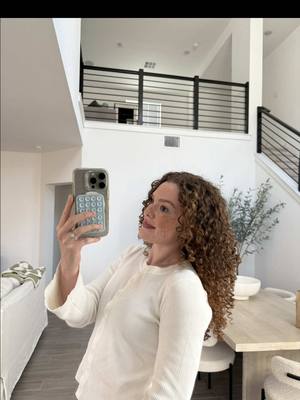 A post by @amandaasad on TikTok caption: In-depth diffuse tutorial! Save for later 👩‍🦱 using @Olaplex no 10 defining gel and no 7 bonding oil #curlyhairroutine #diffusecurlyhair #curlyhair #curlyhairtutorial 