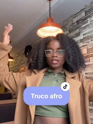 A post by @itslisamnb on TikTok caption: Quieres  saber las ventajas del twist out para cuando no llevas ningun estilo protector? #4chair #peloafro #fyp 