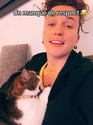 A post by @petit_biscuit_oreo on TikTok caption: Le pauvre 😂 #pourtoi #foryou #boubou #bouledoguefrancais #oreo #petitbiscuit 