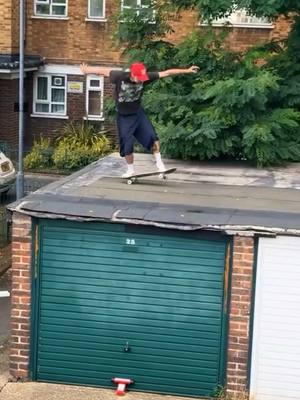 A post by @houseofskateclips on TikTok caption: Next Level Manual 💪🔥 (IG: theoclxrke) #Skateboarding #sports #professional #skatetok #viral #skatelife #skateboardingisfun 