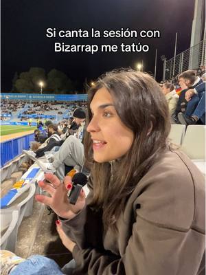 A post by @_martagimenez on TikTok caption: La ha cantado 😍 #fyp #cesabadell #rcdespanyol #quevedo #futbol 