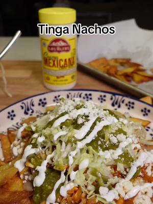 A post by @pizcitadesal on TikTok caption: Lmk if you guys want the recipe for these super easy nachos. They came together in like 20 min! #creatorsearchinsights #tinga 