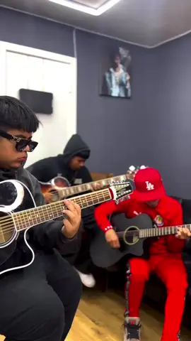 A post by @htx.guzman on TikTok caption: Giza - Natanael cano #corridostumbados #natanaelcano #ct #oscarmaydon #requinto #harmonia #bajoloche #guitarra #guitar #foryoupage #parati #houston #houstontx 