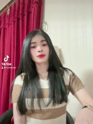 A post by @ounlaysor on TikTok caption: #គុមពីលីងម្នាក់២_៣ទៅ 😘😘