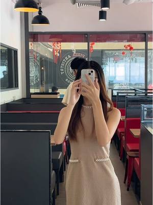 A post by @sumyatnoe_000 on TikTok caption: Tu srr chin tr kfc pr nw you doh so di mhr lae ma pyw chin buu #VoiceEffects #Vlog #bf #CapCut 