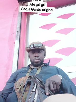 A post by @sadjagardeoriginal on TikTok caption: #tontonpal #sadjagardeoriginal #tiktokivoire225🇨🇮🇨🇮 #tiktokmali🇲🇱223 #tiktokmali🇲🇱🇲🇱00223😘😘 #attgfamilytiktok #buiginibakhanga #pourtoi 