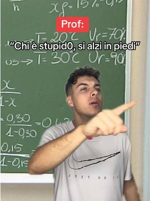 A post by @orlandinho8.kfc on TikTok caption: Giustamente #clonesquad #greenscreen #prof #me #school #foryou #perte #viral #tiktok #fyp 