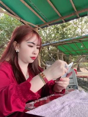 A post by @ahlinda58 on TikTok caption: គ្មាន ដឹង ទេ ស្រាប់តែថា ថត លេង វាចូល គ្រប់ទឹកចឹង😂😂😂