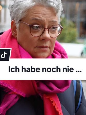 A post by @easygerman on TikTok caption: „Ich habe noch nie…“ Diesen Satz sollten die Leute auf Berlins Straßen vervollständigen. Schaut mal rein und erzählt uns in den Kommentaren: Was habt ihr noch nie gemacht? #interview #lerndeutsch #deutsch #sprachen 