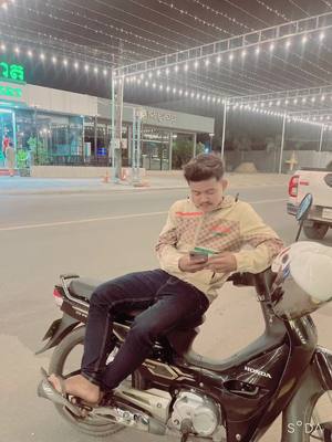 A post by @___kun77___ on TikTok caption: ថែខ្លួនផងណា🙂💔#sad #fypシ #24hours 