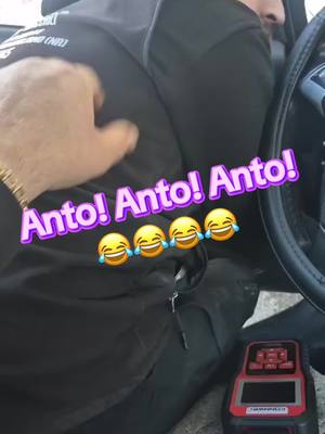 A post by @simycars on TikTok caption: Istallazione custom fit e Retrocamera #boxandroid #scuolasimycarssecondigliano #sivolaneiperte🔥🔥🔥 #kitfulled #andiamoneiperteeee #supreme #secondigliano💞💞💞 #imitatemanoncopiate #braccioloautouniversale #customfit #imitatemanoncopiate #braccioloautouniversale 