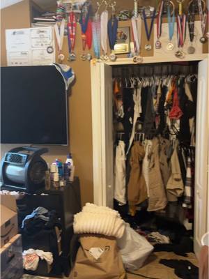 A post by @brooookee345 on TikTok caption: Pack up my room with me.. watch the give away pile by my door get bigger and bigger #peaceouttomyparentshoms #moveout 