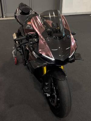 A post by @emazeoli on TikTok caption: BEST R1M EVO 🔥 #yamaha #yamahar1 #yamahar1m #r1 #r1m #evo #evolution #viral #wrap #wrapping #quality #carbon #rose #moto #motor #motorcycle #Motorsport #bike #biker 