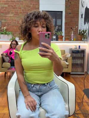 A post by @yolyredrum on TikTok caption: obsessed with the curl cut at @HERcurls  #curlspecialist #curlcut #latinacurls 