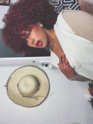 A post by @nayeli_estheisy on TikTok caption: Uno así antiguo 🫣#viral #afro #fyp 