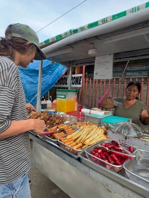 A post by @averycyrus on TikTok caption: i ❤️ street food 