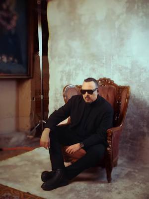 A post by @pepeaguilar_oficial on TikTok caption: Porque ya no tengo tus besos… 🎶    #nuevamúsica #músicamexicana #PepeAguilar 