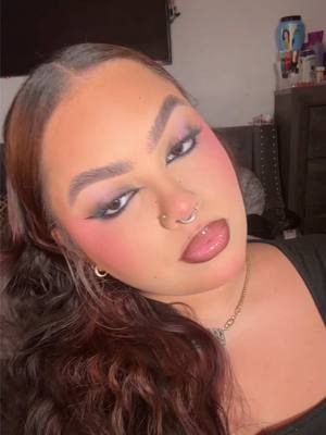 A post by @itsari__1 on TikTok caption: First look since vacay🤭 #fyp #beauty #makeup 