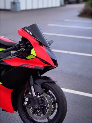 A post by @its.maarten on TikTok caption: Neon red Yamaha R6❤️ #yamaha #yamahar6 #motorcycle 