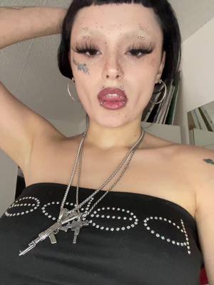 A post by @saucebebe on TikTok caption: Ig : icybb.nail Le miens @ saucebebew 