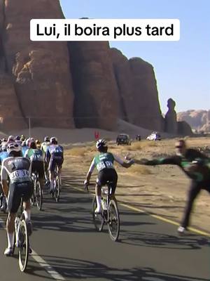 A post by @eurosport_france on TikTok caption: Une pensée émue pour le Saoudien Jehad Alfairouz, malheureux dans sa quête d’eau sur l’AlUla Tour… #sportstiktok #cycling #fail 