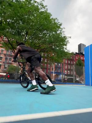 A post by @specializedbicycles on TikTok caption: Nigel Sylvester #nigelsylvester #bmx #nyc 