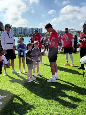 A post by @bengals on TikTok caption: Orland-Joe 🌴 #ProBowlGames #joeburrow #nfl #orlandofl #joeyb 