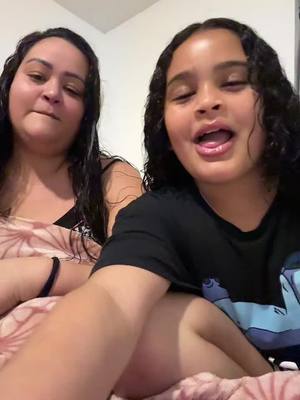 A post by @yomyyeliz on TikTok caption: Lollipop &  deodorant challenge ##momdaughter#