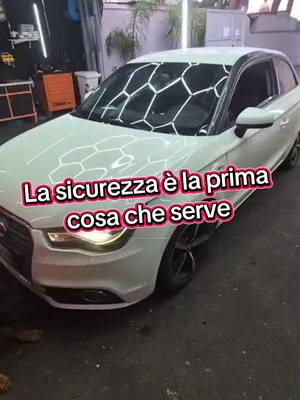 A post by @simycars on TikTok caption: Istallazione block Defender Audi A1#boxandroid #scuolasimycarssecondigliano #sivolaneiperte🔥🔥🔥 #kitfulled #andiamoneiperteeee #supreme #secondigliano💞💞💞 #imitatemanoncopiate #braccioloautouniversale #customfit 