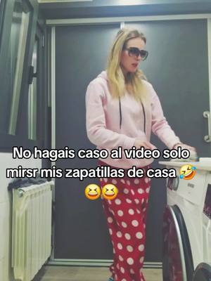 A post by @fresiynaty on TikTok caption: son comodisimas 😆,aunque casi 10 números más que el mio#humor #parati #andarporcasa #ff_lover #gallega #galicia 